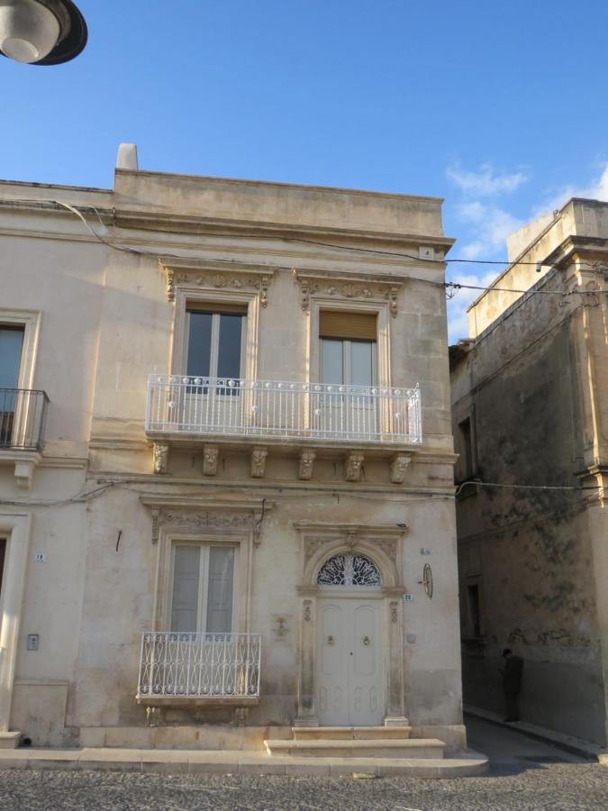 Casa Vacanza Il Gelsomino Magico Avola Exterior foto
